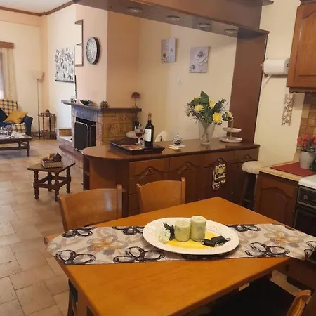 Adorable 2 Floors Two Bedroom Vacation Maisonette 別荘 *