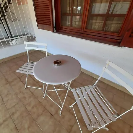 Adorable 2 Floors Two Bedroom Vacation Maisonette