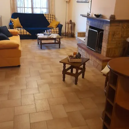 Adorable 2 Floors Two Bedroom Vacation Maisonette *