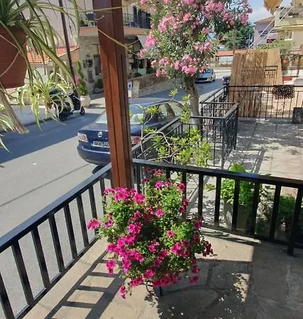 Adorable 2 Floors Two Bedroom Vacation Maisonette