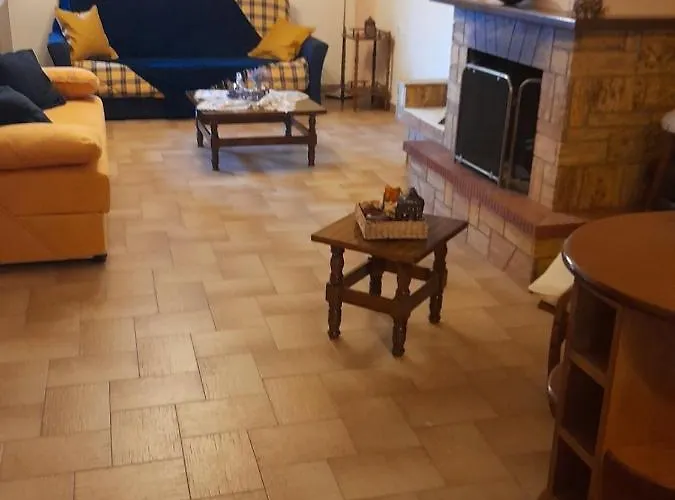 Adorable 2 Floors Two Bedroom Vacation Maisonette *