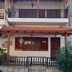 Adorable 2 Floors Two Bedroom Vacation Maisonette 度假居 *