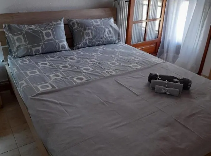 Adorable 2 Floors Two Bedroom Vacation Maisonette * 네아 포티데아