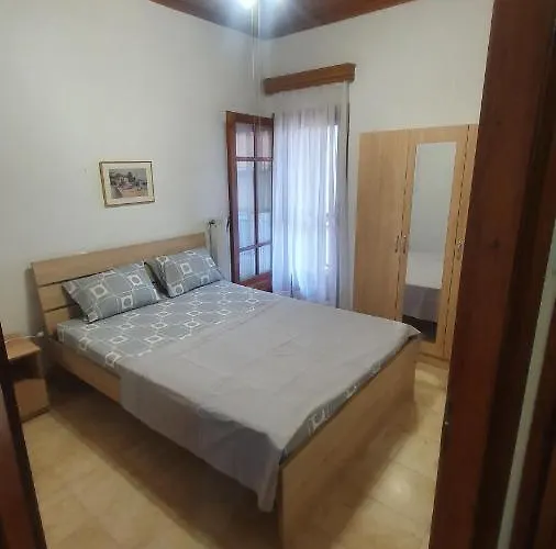 펜션 Adorable 2 Floors Two Bedroom Vacation Maisonette 네아 포티데아
