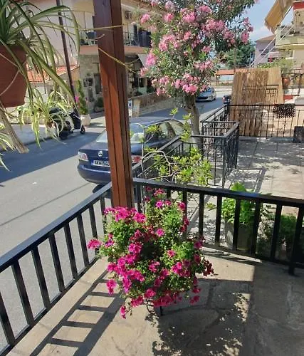 Adorable 2 Floors Two Bedroom Vacation Maisonette